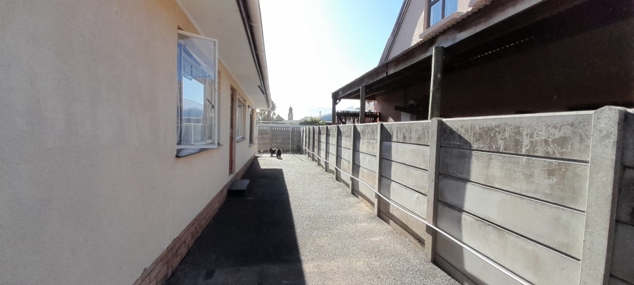 3 Bedroom Property for Sale in Dobson Western Cape